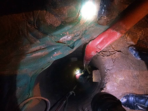 天心区龙湾国际社区二十三冶建设下水道气囊截水施工中